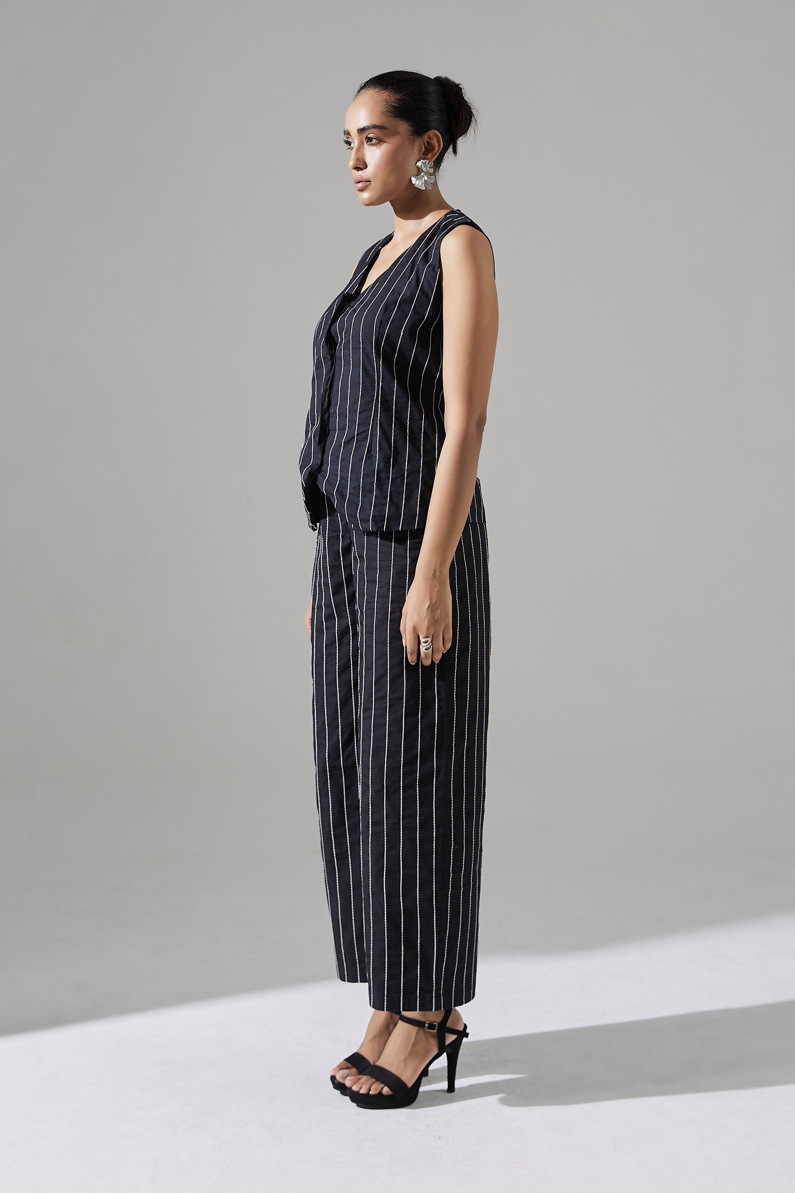 BLACK STRIPED TAILORED PANTS