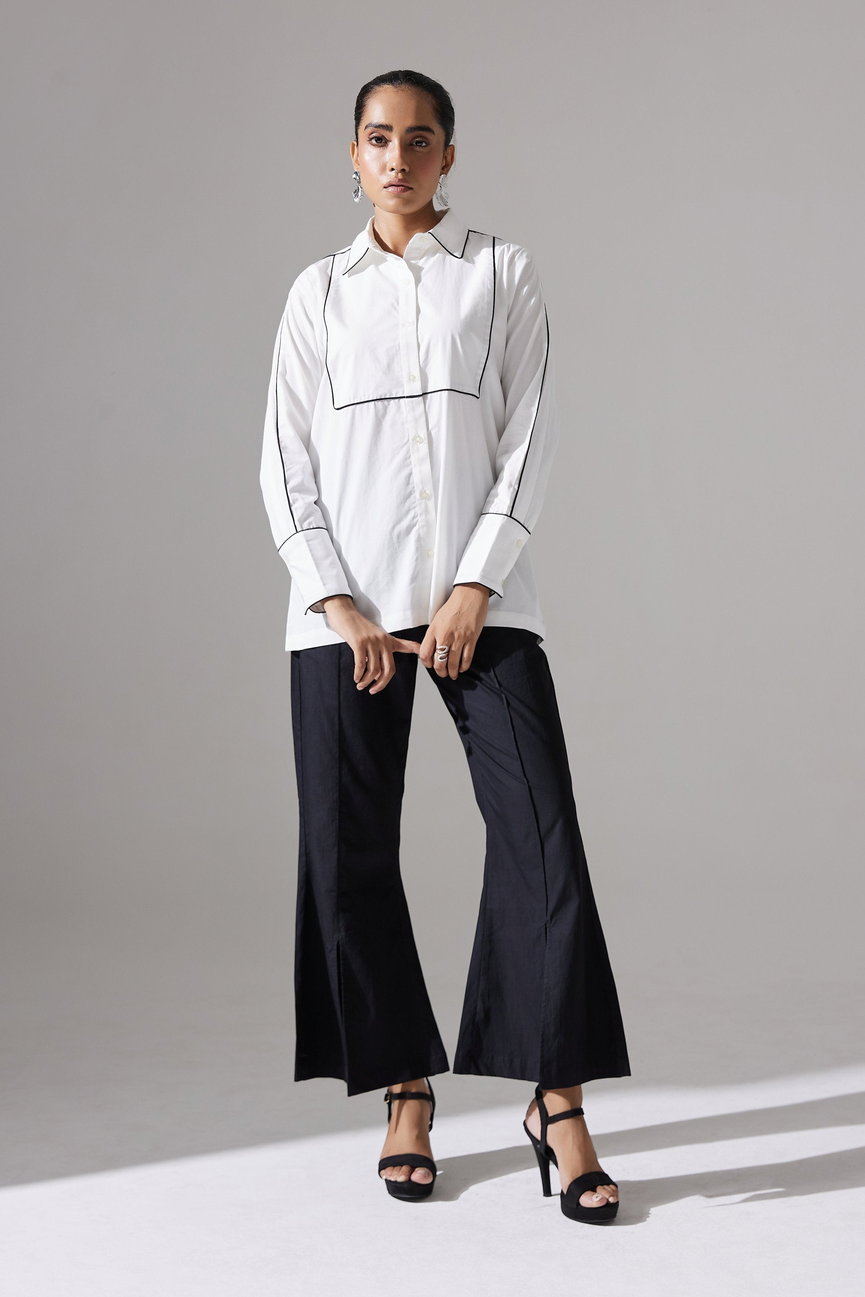 FRONT SLIT PINTUCKED PANTS