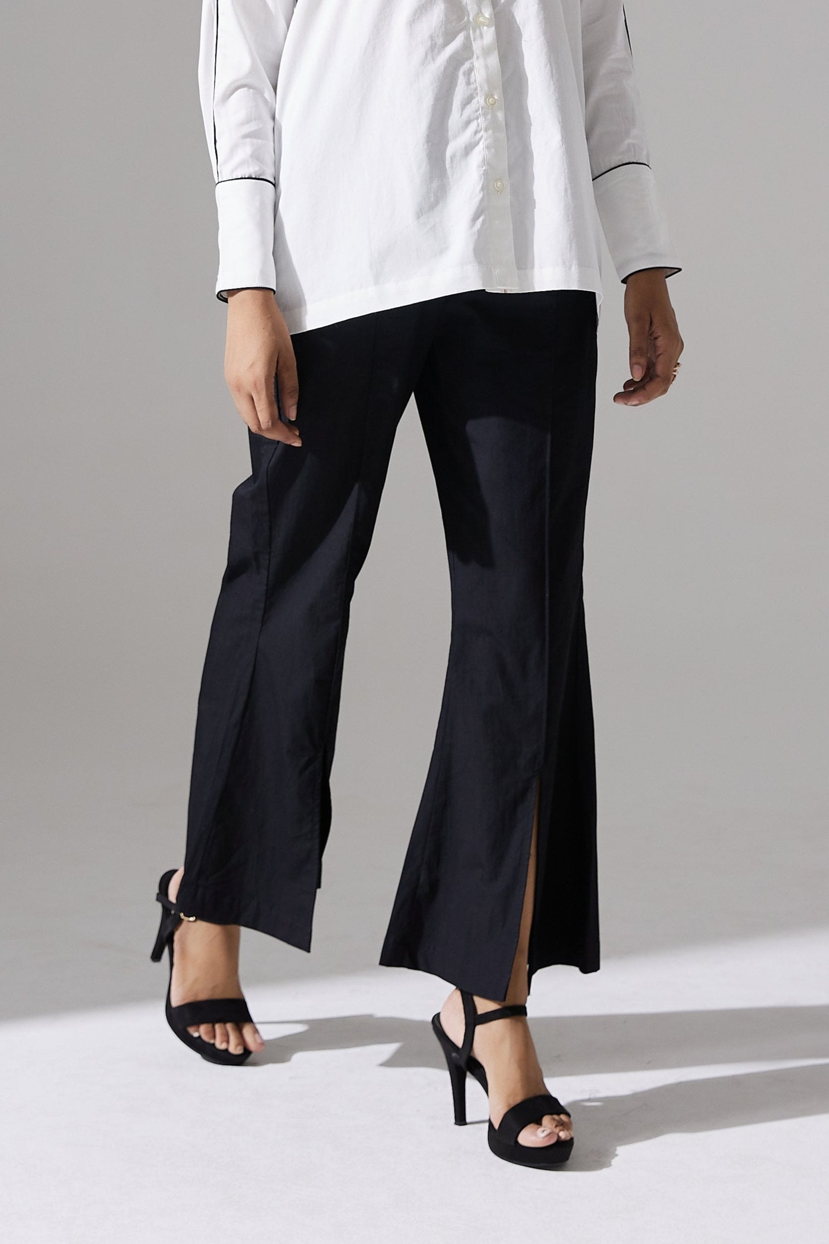 FRONT SLIT PINTUCKED PANTS