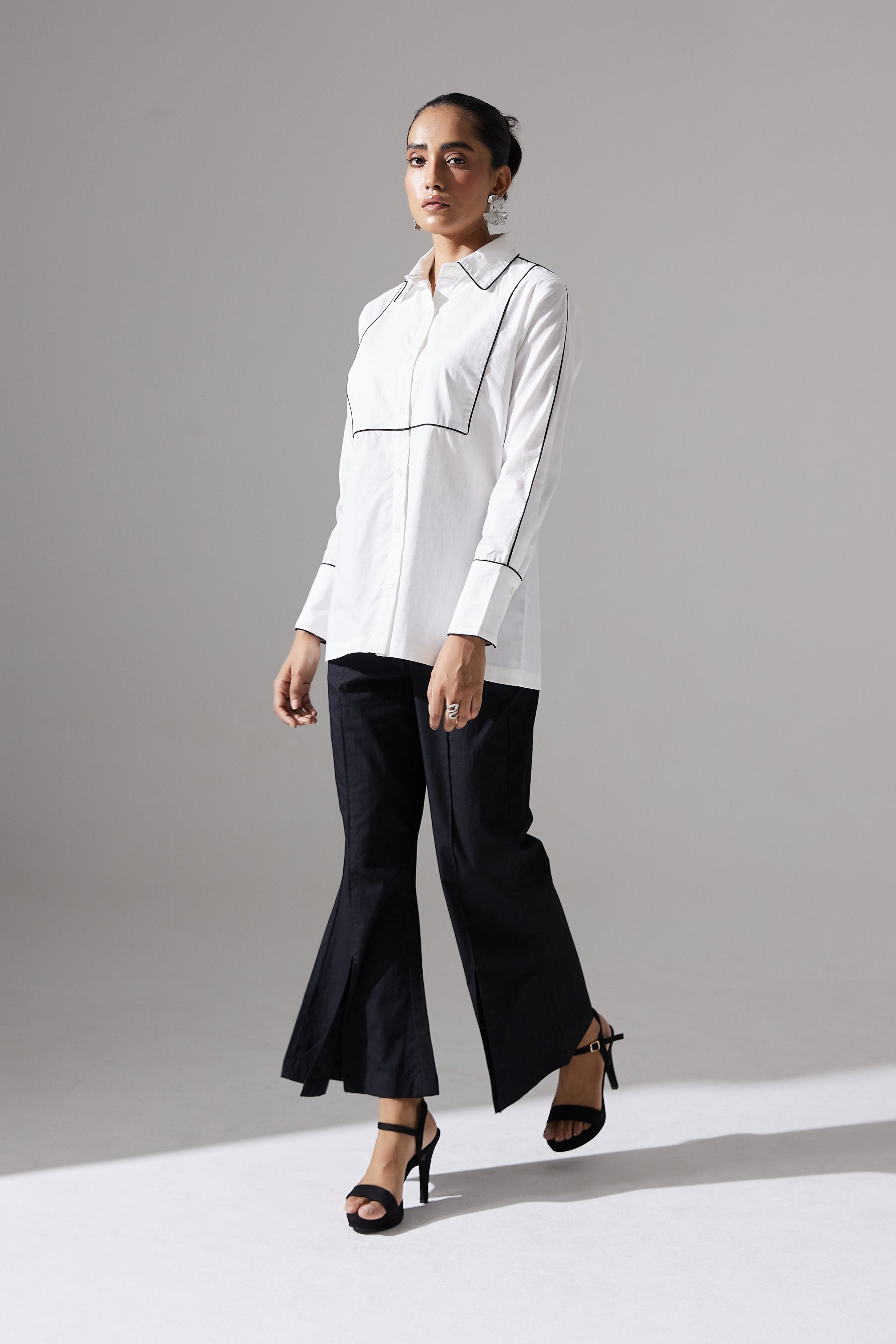 FRONT SLIT PINTUCKED PANTS